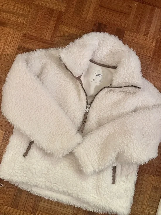 NWOT Abercrombie Fuzzy Sherpa Quarter Zip Pullover Sweatshirt - Picture 2 of 3